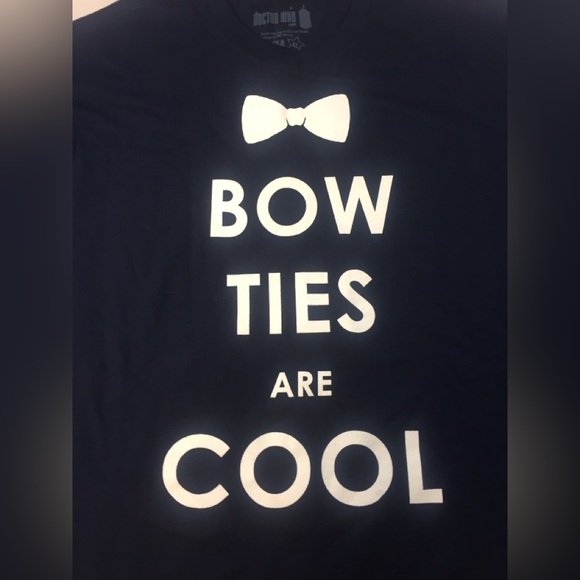 BBC Dr Who XL T-Shirt Navy Blue Bow Ties Are Cool NWT - Picture 2 of 5